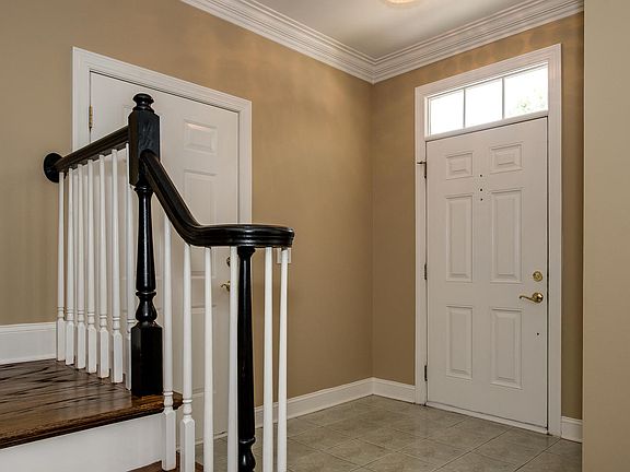 3rd image of 9204 Bonnie Briar Cres