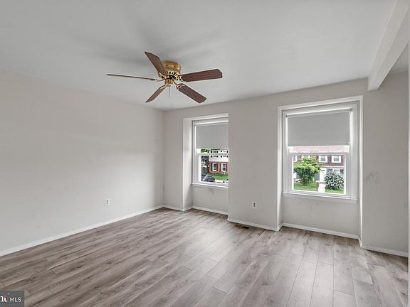 4th image of 10 Mitnick Ct
