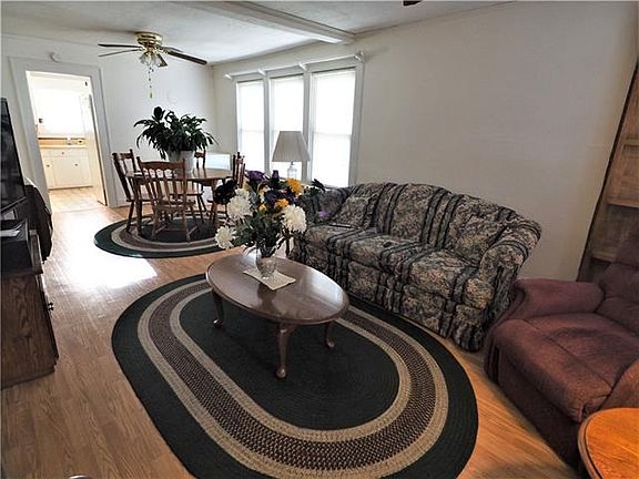 4th image of 2403 Winkler St