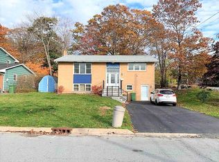 1 Rockmanor Dr, Bedford, NS B4A2V3