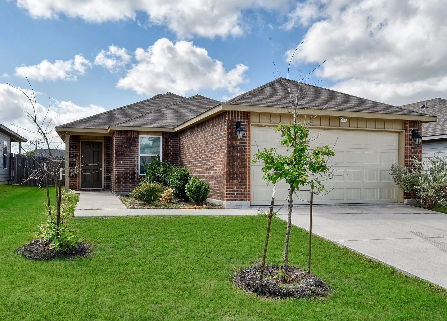 3 bed, 1234 sqft, $1,600 — Photo 1