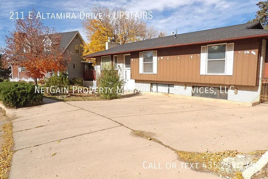 3 Bedroom Upstairs Apartment Available Now — Photo 4