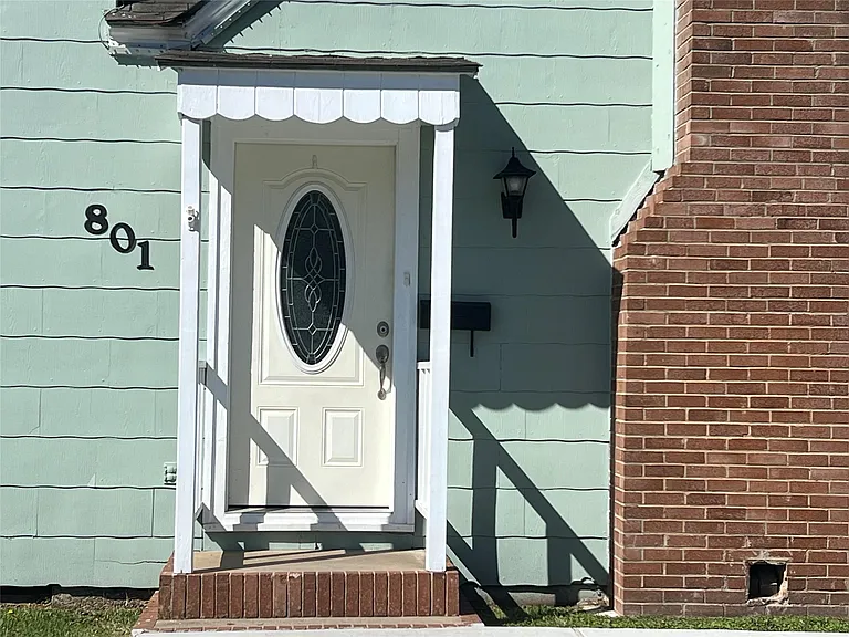 801 Avenue F — Photo 43