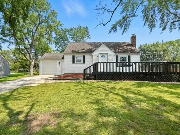 12 Sunset Rd, Merrillville, IN 46410