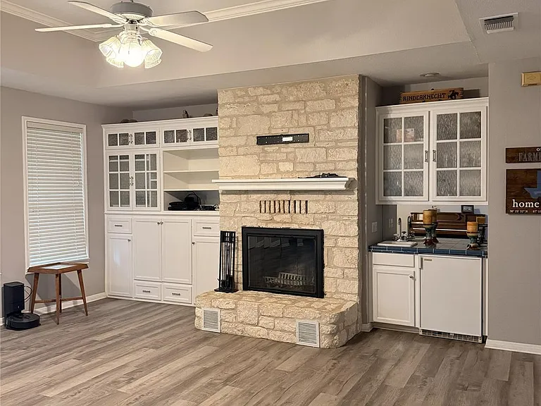 5600 FM 1466 — Photo 28