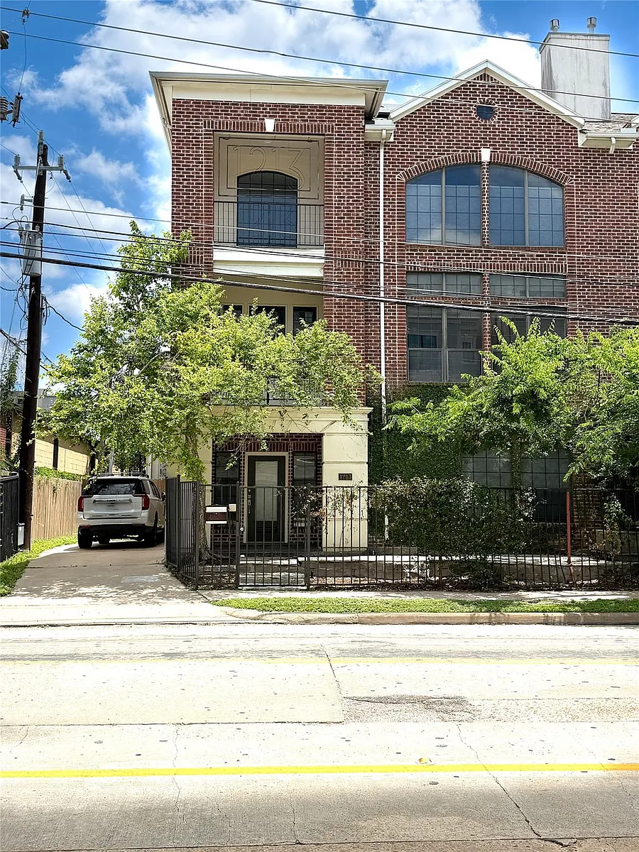 Building Photo - 1213 Dunlavy St