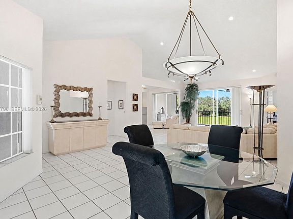 4th image of 11594 Briarwood Cir APT 4