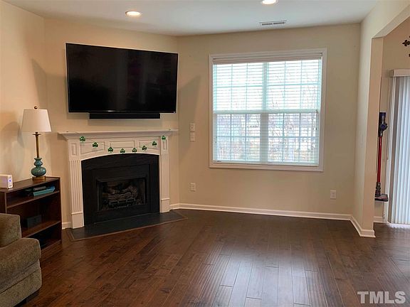 4th image of 349 Chamberlain Dr