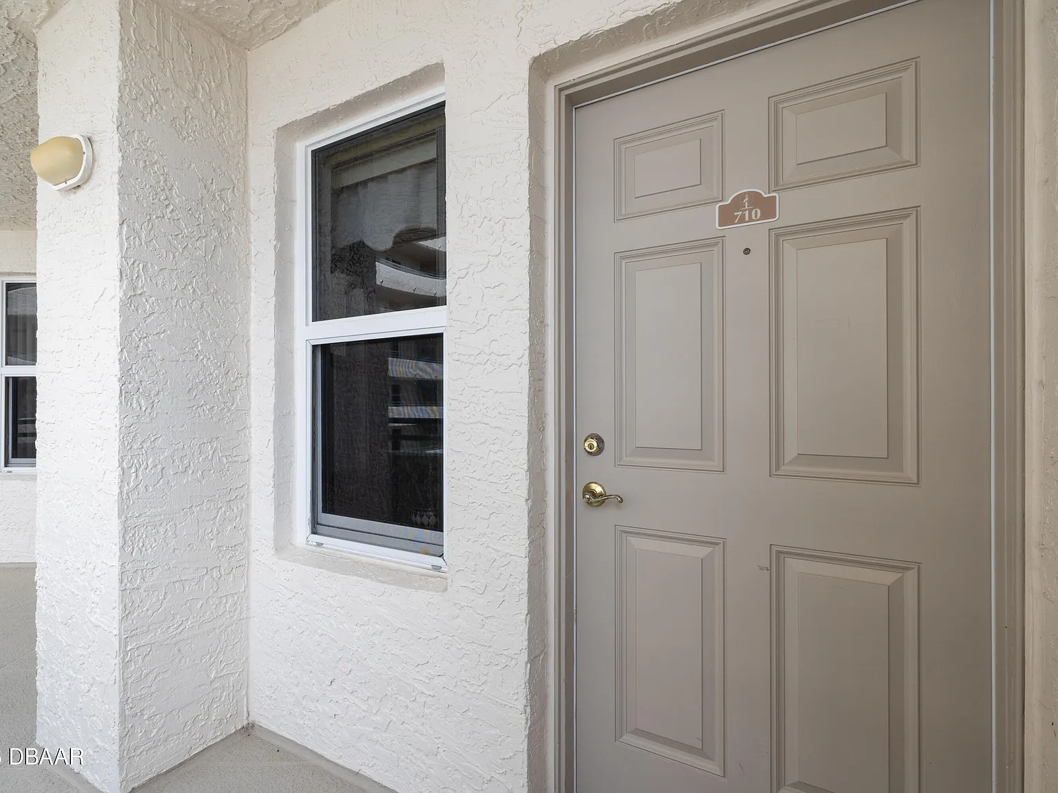 3 bed, 3.0 bath, 2140 sqft, $2,800 — Photo 2
