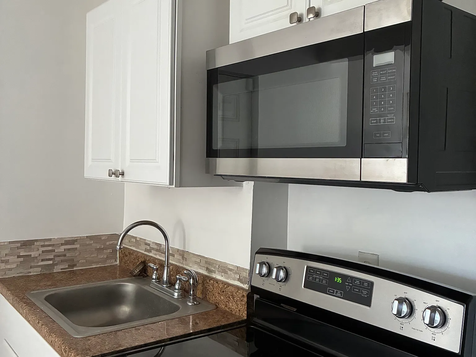 2 bed, 858 sqft, $1,300 — Photo 3