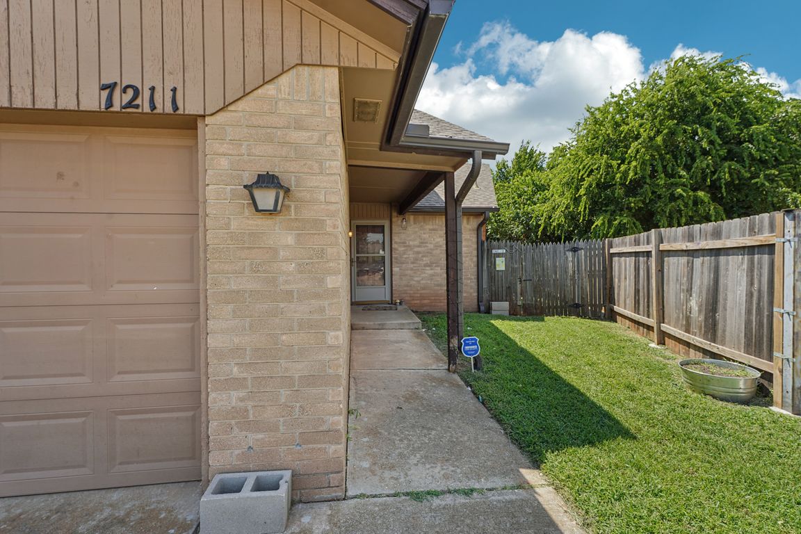 Lakewood Cir-S2407-003.jpg