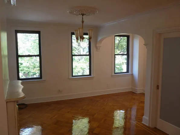 188 Hall St, Brooklyn, NY 11205