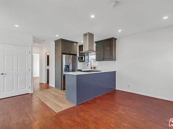 2nd image of 2029 Oak St APT C