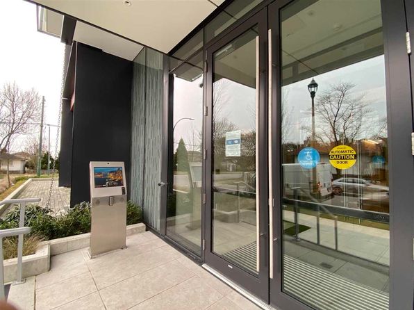 5693 Elizabeth St #202, Vancouver, BC V5Y 3K1