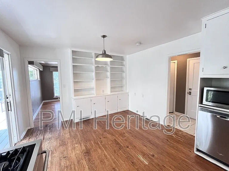 1139 N Sunset Dr — Photo 6