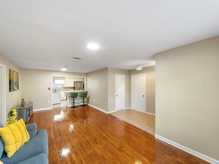 1105 Thomas Ave — Photo 8