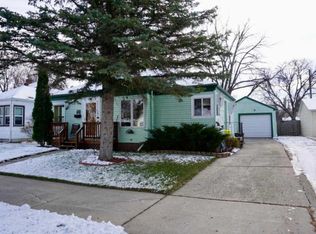 648 3rd St SW, Valley City, ND 58072