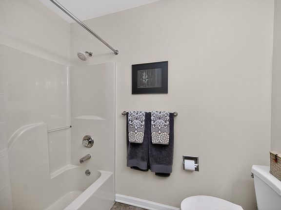 5th image of 2144 Hartland Blvd