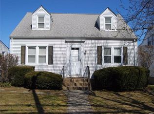 74 Landing Rd, Glen Cove, NY 11542