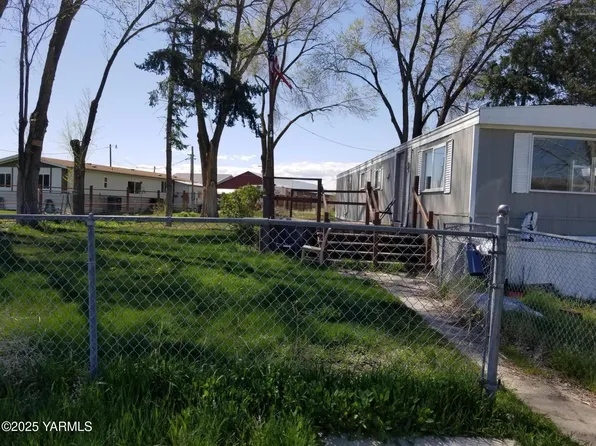 341 Johnson Rd, Selah, WA 98942
