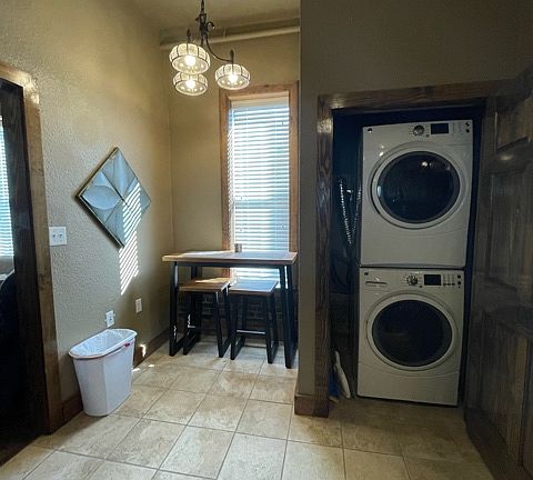 5th image of 121 S Jefferson St #1