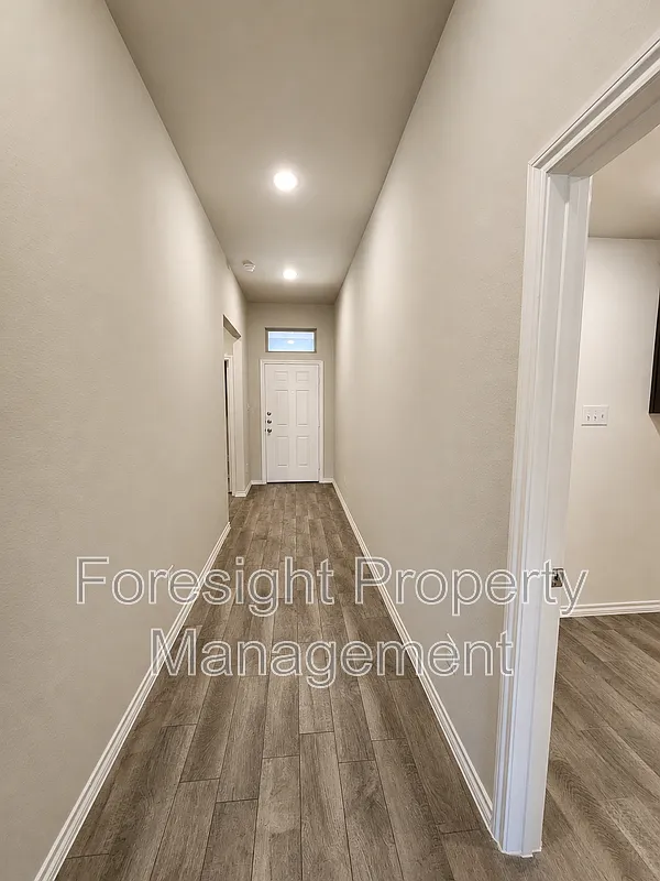 3 bed, 2.0 bath, 1613 sqft, $2,195 — Photo 3