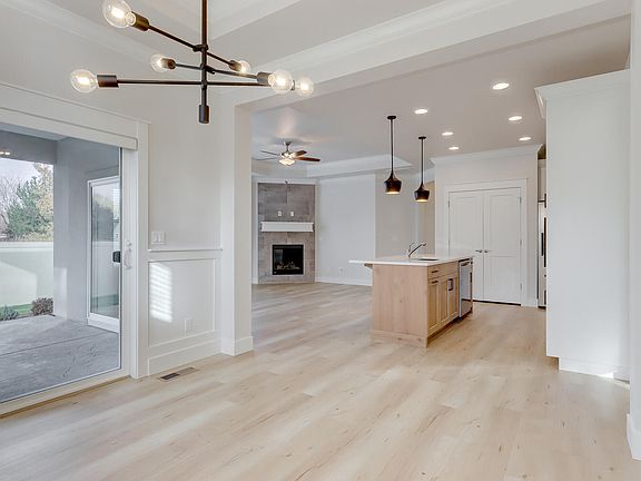 3rd image of 4679 N Sunderland Ln