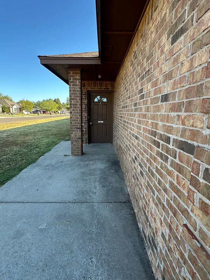 3br 2ba duplex in Newcastle!! — Photo 2