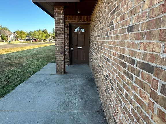 2nd image of 710 NE 20th Ter