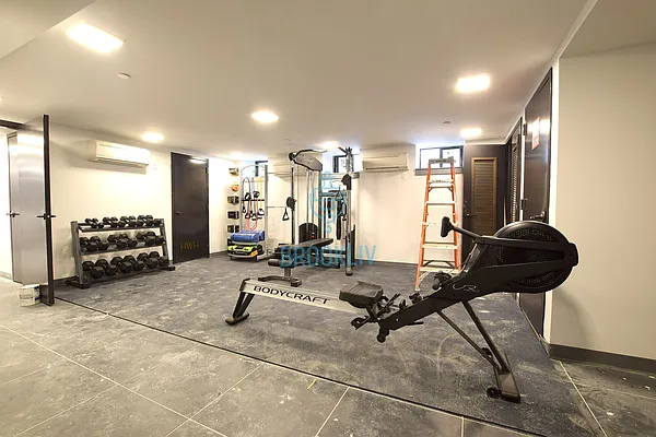 Rented by null | media 25