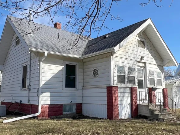 706 N Grand Ave, Charles City, IA 50616