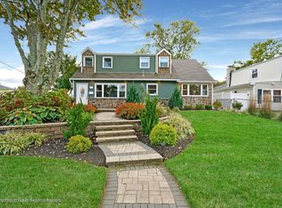 5 Juniper Ln, Parlin, NJ 08859