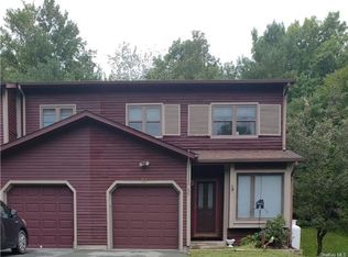 22 Lakeview Ct, Rock Hill, NY 12775
