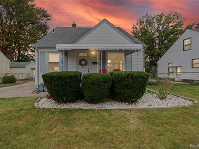 29521 Kelly Rd, Roseville, MI, 48066