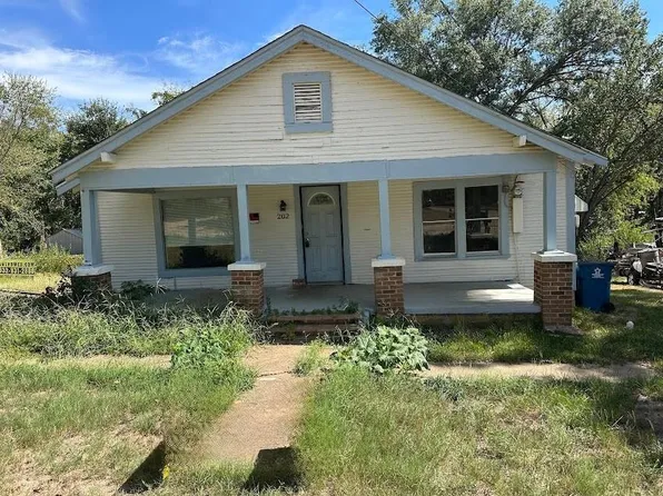 202 E Phillips St, Arp, TX 75750
