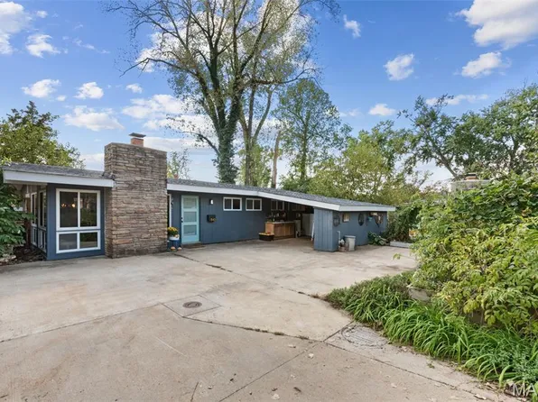 1543 Fournier Dr, Saint Louis, MO 63126