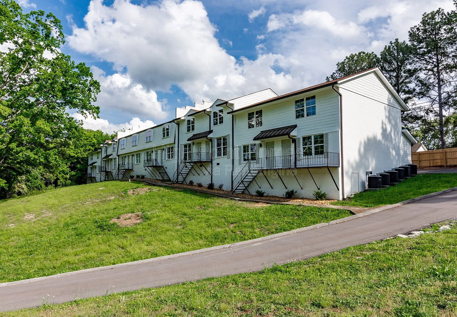 2 bed, 1.5 bath, 950 sqft, $1,199 — Photo 1