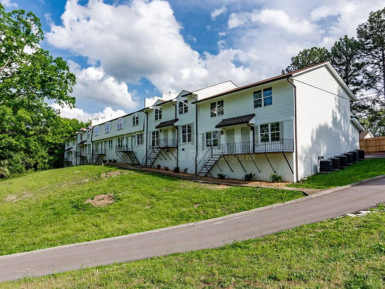 400 Gallery Ln #B-5 — Photo 1