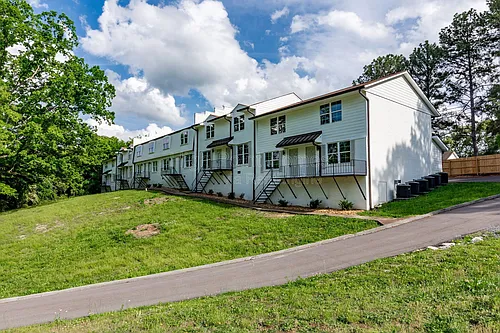 400 Gallery Ln Photo 1