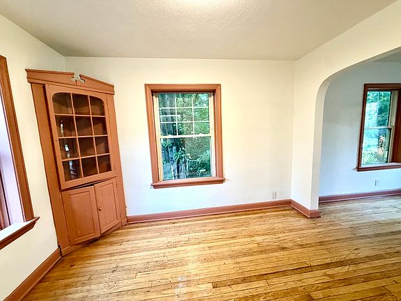 5th image of 1613 Green St