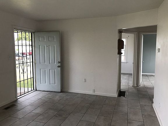 3rd image of 1304 E Garland Ave