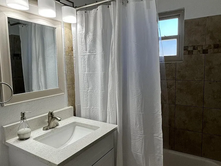 4317 E Yandell Dr — Photo 7
