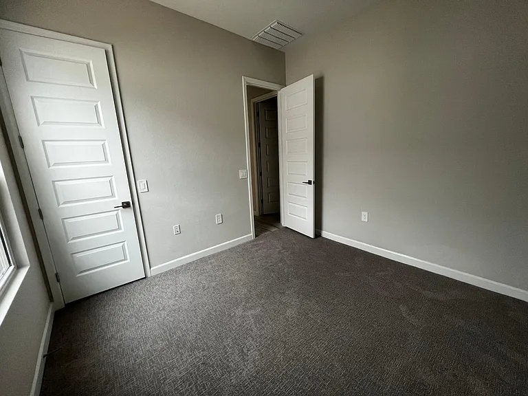 10548 W Albert Ln — Photo 18