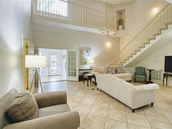 4th image of 3933 Pembrocke Ave
