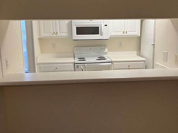 3rd image of 802H Bryce Ct