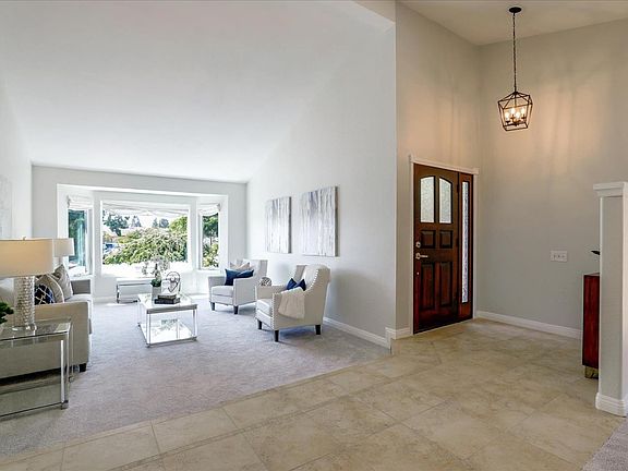 3rd image of 3572 Pleasant Crest Dr