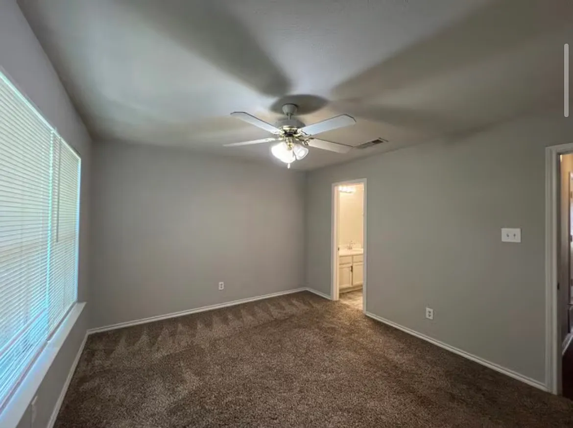 3 bed, 1115 sqft, $1,700 — Photo 4