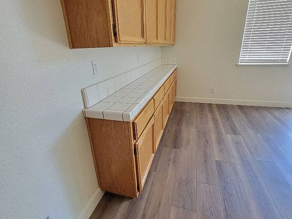 5th image of 364 Rundgren Way
