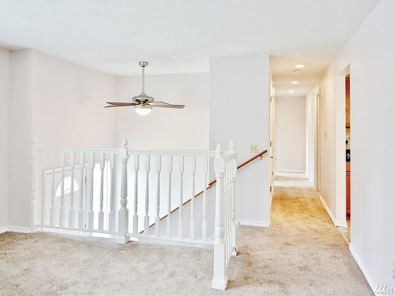 4th image of 9245 White Fir Dr NE