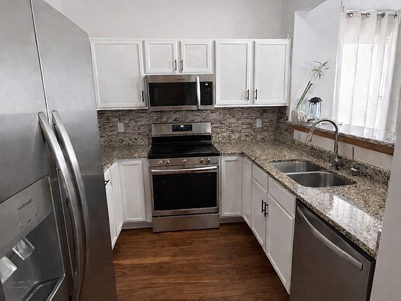 3rd image of 1070 Providence Dr
